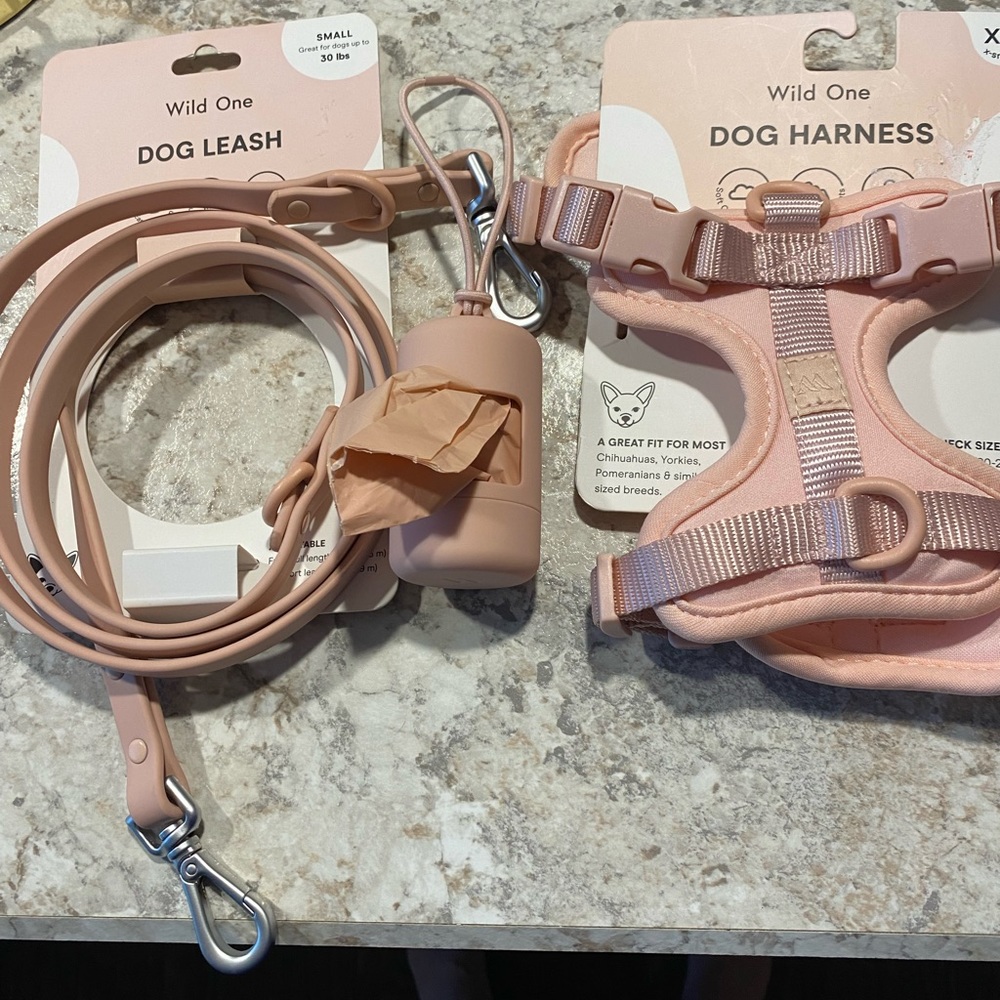 Wild Ones walking kit.Harness, leash and poopy bag